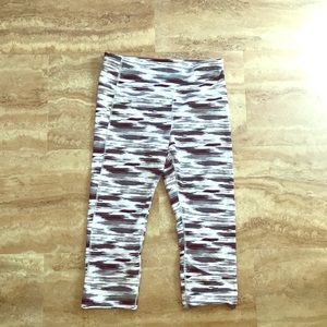 Gap high wasted workout crops.